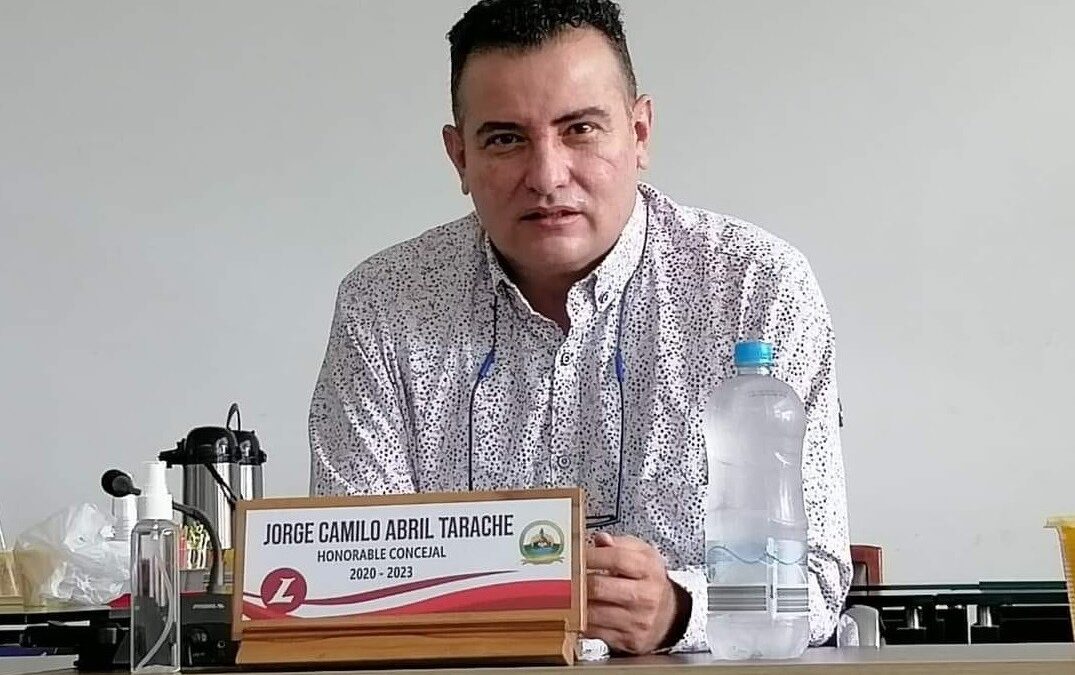 Alcalde Camilo Abril recibe críticas por impertinente