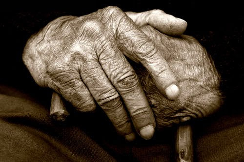 Investigan muerte de adulto mayor en Aguazul