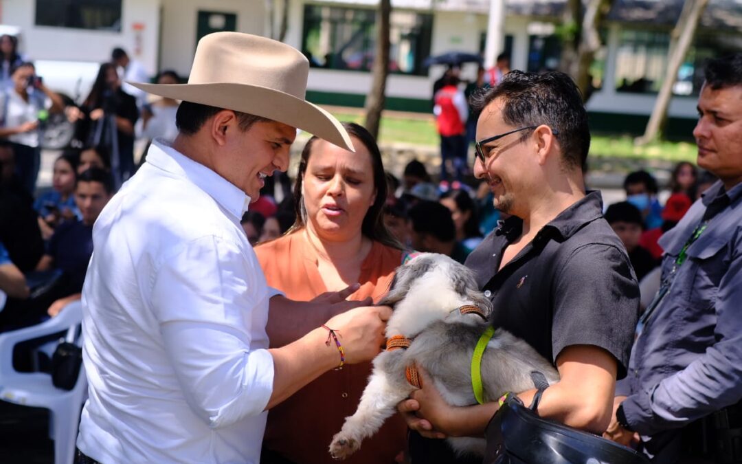 Gobernador le cumple a los animales de Casanare y firma decreto para la construcción de clínica veterinaria universitaria